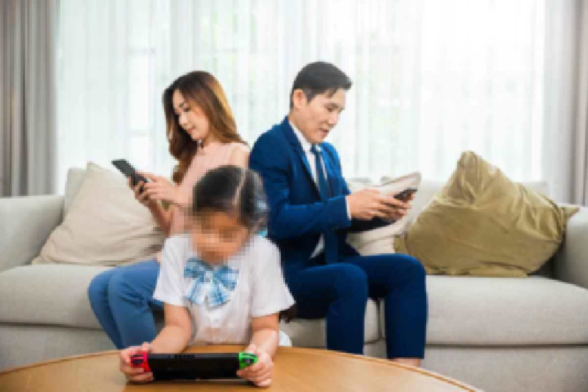 Cellulari e cattive pratiche genitoriali
