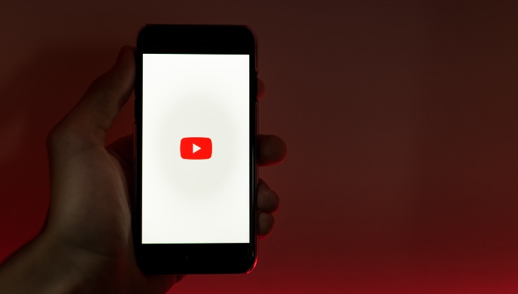 Monetizzazione con YouTube, cambiano i requisiti minimi