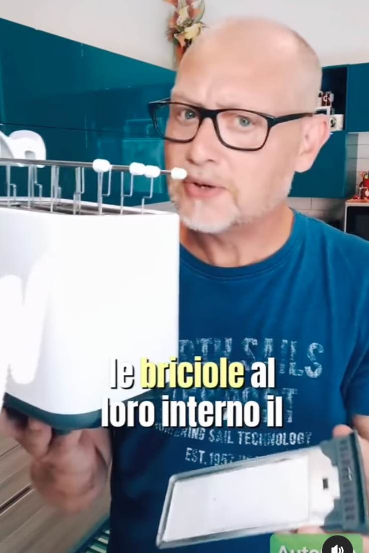 Marco Critelli spiega come pulire il tostapane