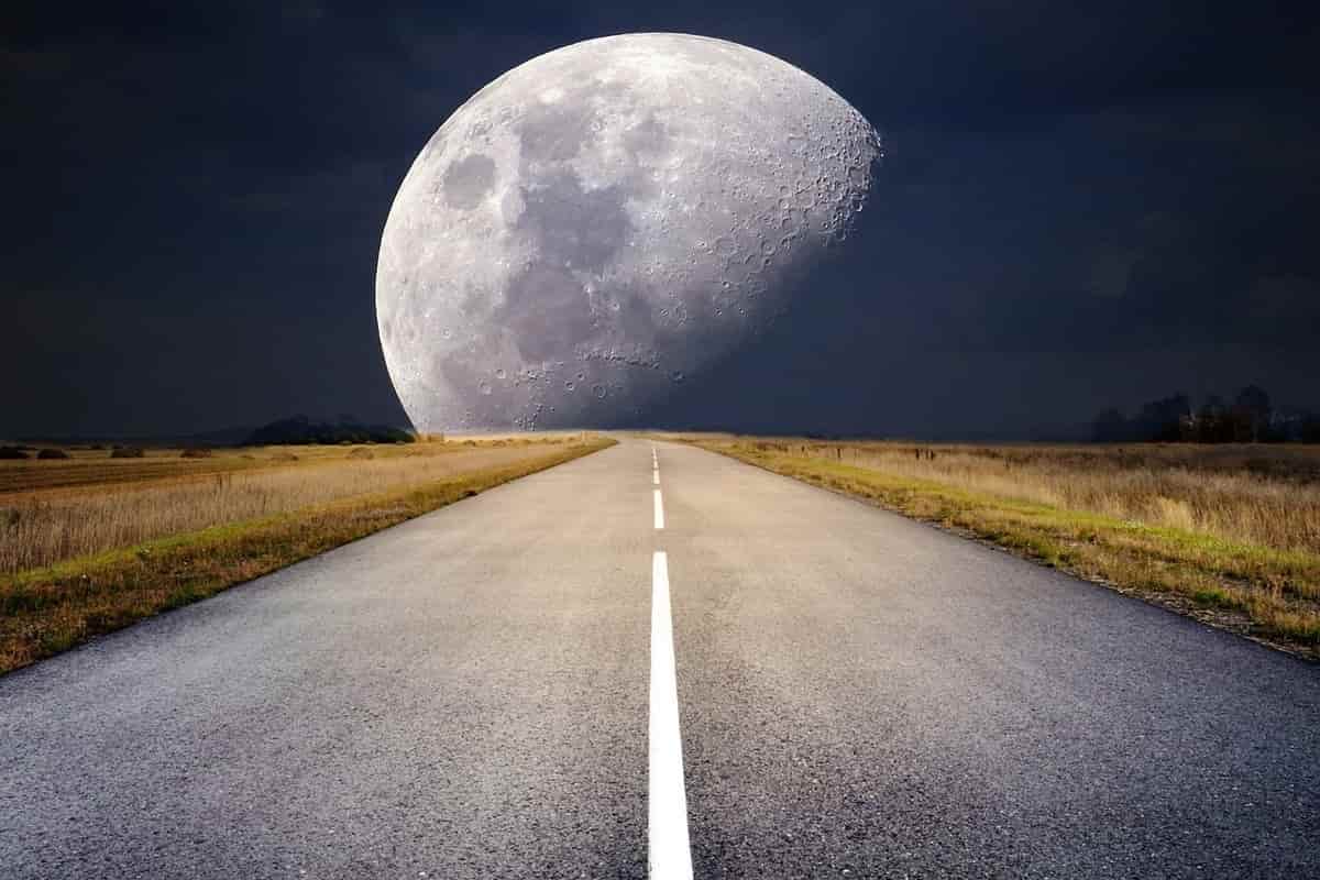 Strada verso la Luna